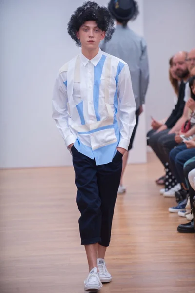 Look 32